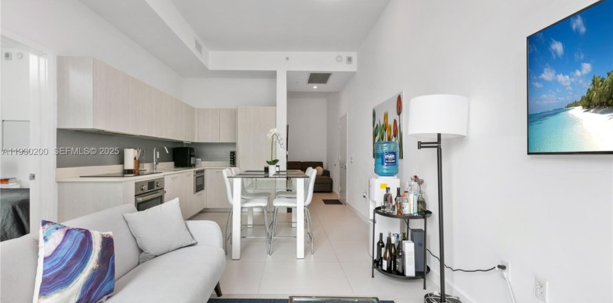 Condo à Miami, Floride, 2 chambres  № 1990403