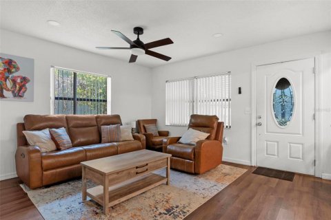 House in Winter Haven, Florida 4 bedrooms, 178.37 sq.m. № 1650925 - photo 3