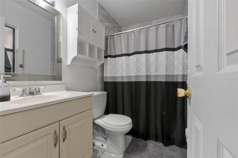 House in Winter Haven, Florida 4 bedrooms, 178.37 sq.m. № 1650925 - photo 22