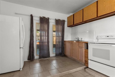 House in Winter Haven, Florida 4 bedrooms, 178.37 sq.m. № 1650925 - photo 8