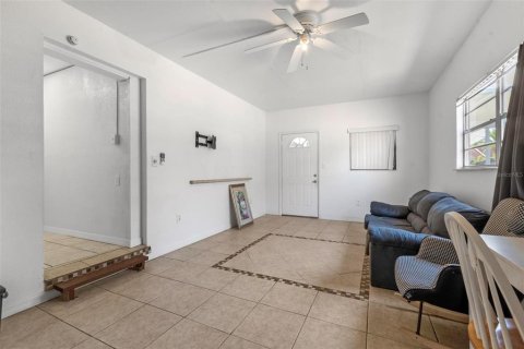 House in Winter Haven, Florida 4 bedrooms, 178.37 sq.m. № 1650925 - photo 24