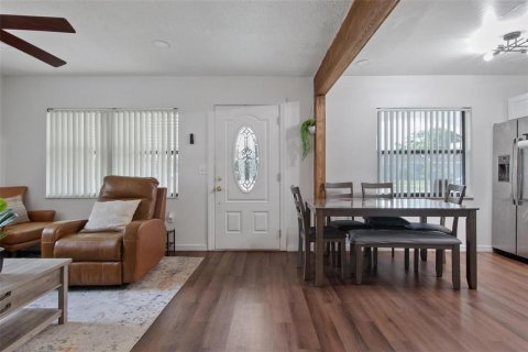 House in Winter Haven, Florida 4 bedrooms, 178.37 sq.m. № 1650925 - photo 6