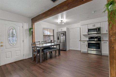 House in Winter Haven, Florida 4 bedrooms, 178.37 sq.m. № 1650925 - photo 7