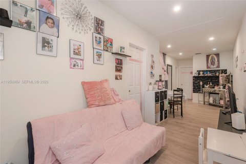 Villa ou maison à louer à Miami, Floride: 2 chambres, 132.66 m2 № 2027157 - photo 3