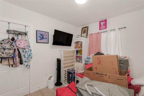 Villa ou maison à louer à Miami, Floride: 2 chambres, 132.66 m2 № 2027157 - photo 17