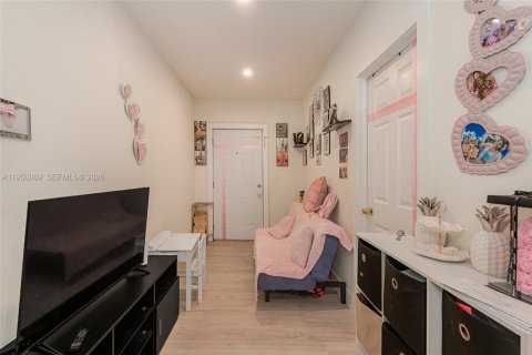 Villa ou maison à louer à Miami, Floride: 2 chambres, 132.66 m2 № 2027157 - photo 20