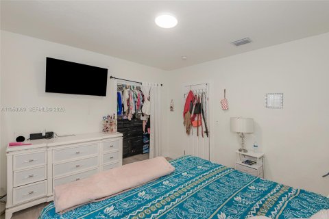 Villa ou maison à louer à Miami, Floride: 2 chambres, 132.66 m2 № 2027157 - photo 15