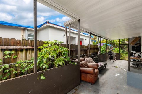 Villa ou maison à louer à Miami, Floride: 2 chambres, 132.66 m2 № 2027157 - photo 23