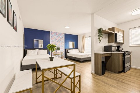 Studio à Condo à Miami Beach, Floride  № 2407873