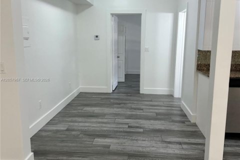 Villa ou maison à louer à Miami, Floride: 1 chambre, 65.03 m2 № 2168386 - photo 19