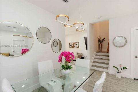 Townhouse in Miami, Florida 3 bedrooms, 133.97 sq.m. № 1860930 - photo 12