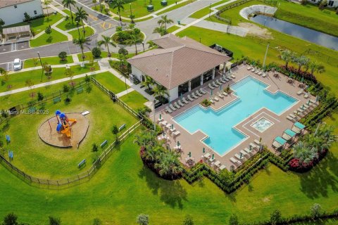 Townhouse in Miami, Florida 3 bedrooms, 133.97 sq.m. № 1860930 - photo 6