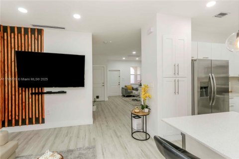 Townhouse in Miami, Florida 3 bedrooms, 133.97 sq.m. № 1860930 - photo 13