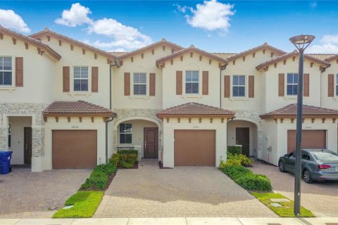 Townhouse in Miami, Florida 3 bedrooms, 133.97 sq.m. № 1860930 - photo 3