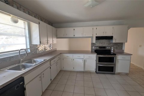Apartamento en alquiler en Leesburg, Florida, 3 dormitorios, 110.09 m2 № 2094339 - foto 2