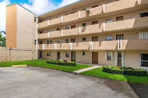 Copropriété à louer à Miami, Floride: 1 chambre, 83.43 m2 № 2025634 - photo 3