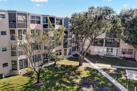 Copropriété à louer à Miami, Floride: 1 chambre, 83.43 m2 № 2025634 - photo 2