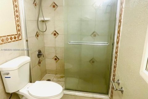 Copropriété à louer à Miami, Floride: 1 chambre, 83.43 m2 № 2025634 - photo 14