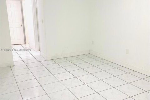 Copropriété à louer à Miami, Floride: 1 chambre, 83.43 m2 № 2025634 - photo 12
