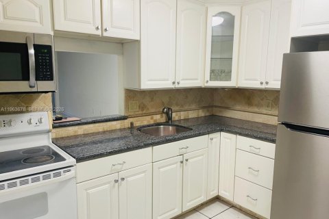 Copropriété à louer à Miami, Floride: 1 chambre, 83.43 m2 № 2025634 - photo 8