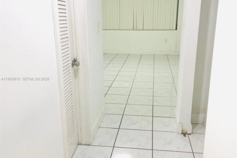 Copropriété à louer à Miami, Floride: 1 chambre, 83.43 m2 № 2025634 - photo 13