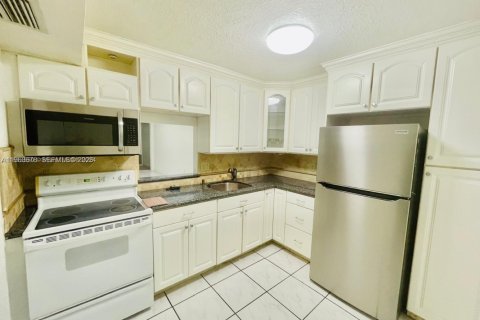 Copropriété à louer à Miami, Floride: 1 chambre, 83.43 m2 № 2025634 - photo 6