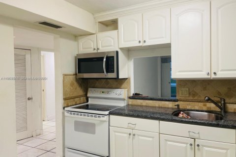 Copropriété à louer à Miami, Floride: 1 chambre, 83.43 m2 № 2025634 - photo 7