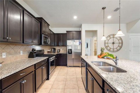 Casa en venta en Davenport, Florida, 5 dormitorios, 231.51 m2 № 1918476 - foto 19