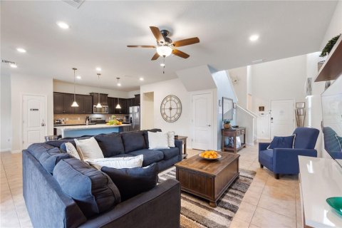 Casa en venta en Davenport, Florida, 5 dormitorios, 231.51 m2 № 1918476 - foto 15