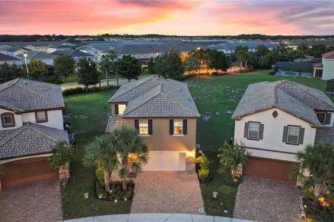 Casa en venta en Davenport, Florida, 5 dormitorios, 231.51 m2 № 1918476 - foto 1