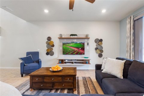 Casa en venta en Davenport, Florida, 5 dormitorios, 231.51 m2 № 1918476 - foto 14