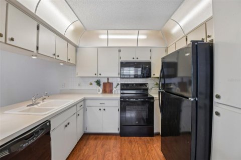 Condo in Hudson, Florida, 2 bedrooms  № 2147532 - photo 10