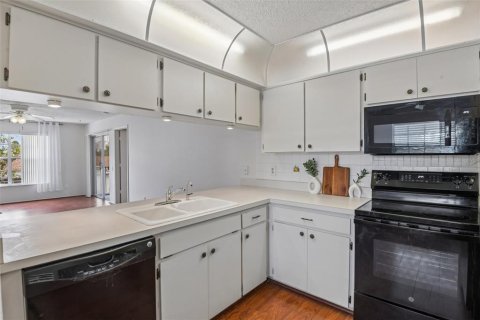 Condo in Hudson, Florida, 2 bedrooms  № 2147532 - photo 12