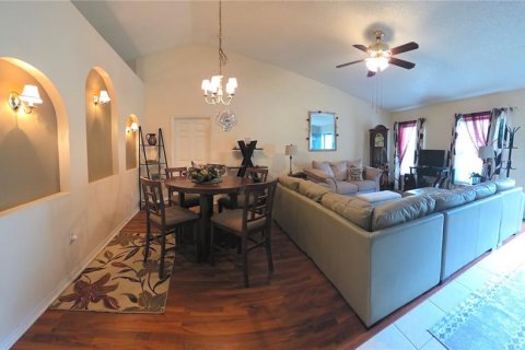 Casa en venta en Deltona, Florida, 3 dormitorios, 180.32 m2 № 2386688 - foto 8