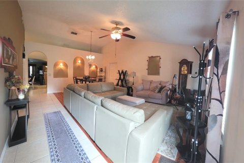 Casa en venta en Deltona, Florida, 3 dormitorios, 180.32 m2 № 2386688 - foto 9