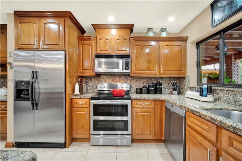 Villa ou maison à vendre à Miami, Floride: 4 chambres, 223.24 m2 № 1967495 - photo 15