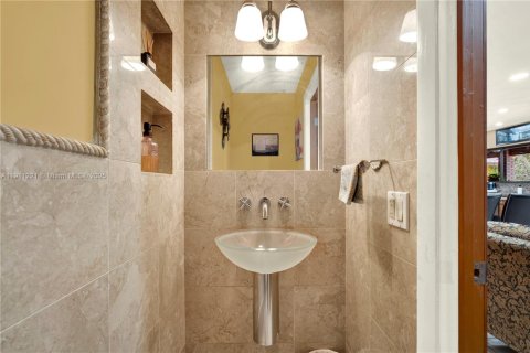 Villa ou maison à vendre à Miami, Floride: 4 chambres, 223.24 m2 № 1967495 - photo 23