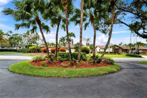 Villa ou maison à vendre à Miami, Floride: 4 chambres, 223.24 m2 № 1967495 - photo 3
