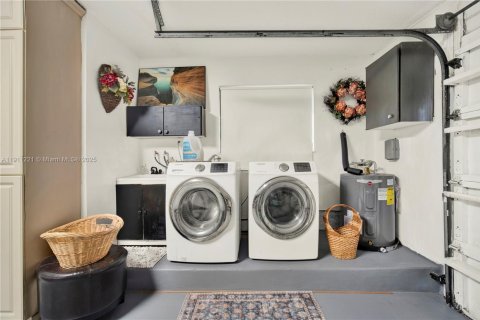 Villa ou maison à vendre à Miami, Floride: 4 chambres, 223.24 m2 № 1967495 - photo 26