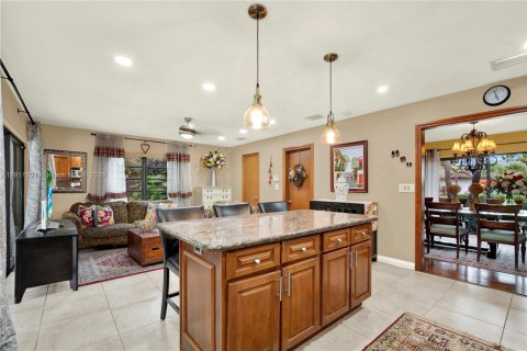 Villa ou maison à vendre à Miami, Floride: 4 chambres, 223.24 m2 № 1967495 - photo 17