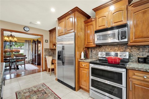 Villa ou maison à vendre à Miami, Floride: 4 chambres, 223.24 m2 № 1967495 - photo 14