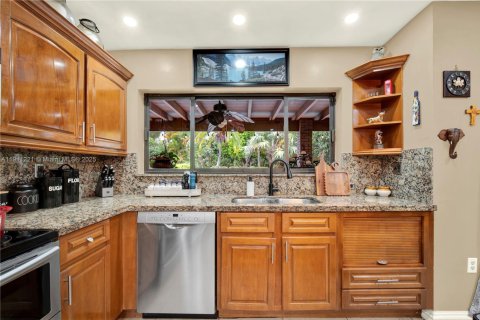 Villa ou maison à vendre à Miami, Floride: 4 chambres, 223.24 m2 № 1967495 - photo 16