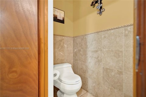 Villa ou maison à vendre à Miami, Floride: 4 chambres, 223.24 m2 № 1967495 - photo 24