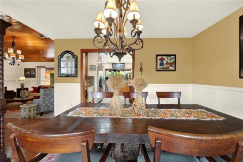 Villa ou maison à vendre à Miami, Floride: 4 chambres, 223.24 m2 № 1967495 - photo 13