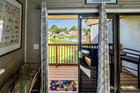 Condo in Mount Dora, Florida, 2 bedrooms  № 1616292 - photo 9