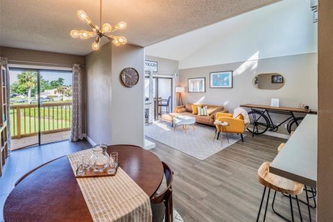 Condo in Mount Dora, Florida, 2 bedrooms  № 1616292 - photo 6