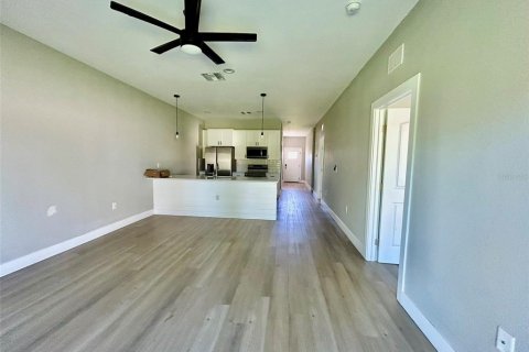 Propiedad comercial en venta en Port Charlotte, Florida, 6 dormitorios, 221.39 m2 № 2216783 - foto 5