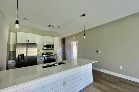 Propiedad comercial en venta en Port Charlotte, Florida, 6 dormitorios, 221.39 m2 № 2216783 - foto 6