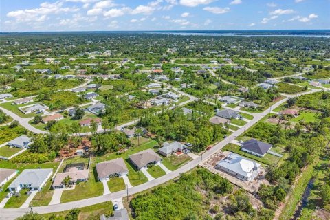Propiedad comercial en venta en Port Charlotte, Florida, 6 dormitorios, 221.39 m2 № 2216783 - foto 20