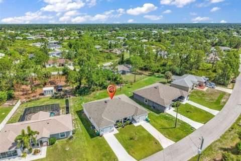 Propiedad comercial en venta en Port Charlotte, Florida, 6 dormitorios, 221.39 m2 № 2216783 - foto 18